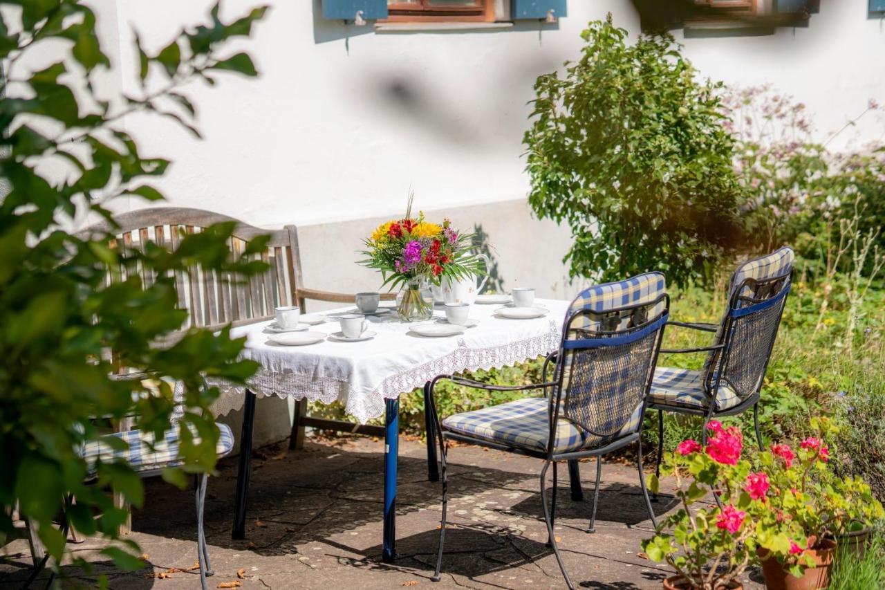 Landhauswohnung Mit Wildromantischem Garten Füssen Exterior foto